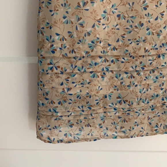 Dress with floral pattern - Picture 6 of 6